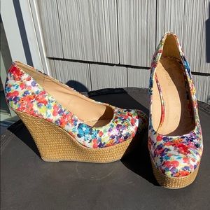 Brash Sz 9 floral print wedge heels summer or vacation multi colored